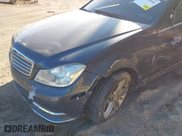 ✅ 2013 Mercedes-Benz C 300 Luxury • VIN: WDDGF8AB6DR276718 • Lot: 43913038. Wystawiony na IAAI z przebiegiem 150 930 mil. Bezpłatny archiwum sprzedaży aukcyjnych z USA i szczegółowy raport historii pojazdu na DreamBid. Zdjęcie 6.