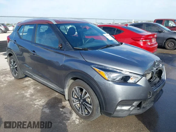 ✅ 2018 Nissan Kicks SV • VIN: 3N1CP5CU3JL525629 • Lot: 44687861. Wystawiony na IAAI z przebiegiem 43 078 mil. Bezpłatny archiwum sprzedaży aukcyjnych z USA i szczegółowy raport historii pojazdu na DreamBid. Zdjęcie 1.