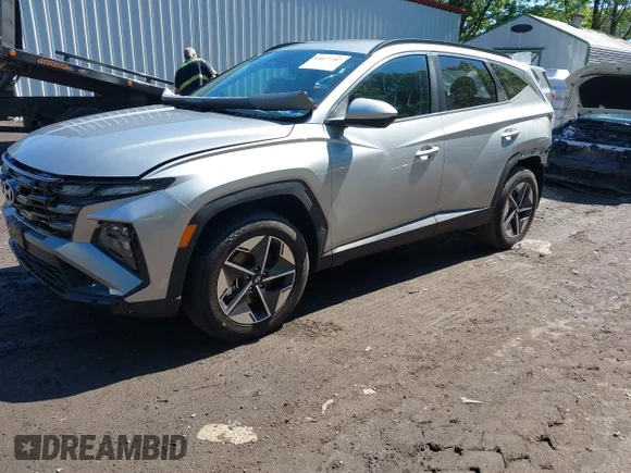✅ 2026 Hyundai Tucson SEL • VIN: 5NMJB3DE0TH702801 • Lot: 45077347. Wystawiony na IAAI z przebiegiem 1 384 mil. Bezpłatny archiwum sprzedaży aukcyjnych z USA i szczegółowy raport historii pojazdu na DreamBid. Zdjęcie 2.