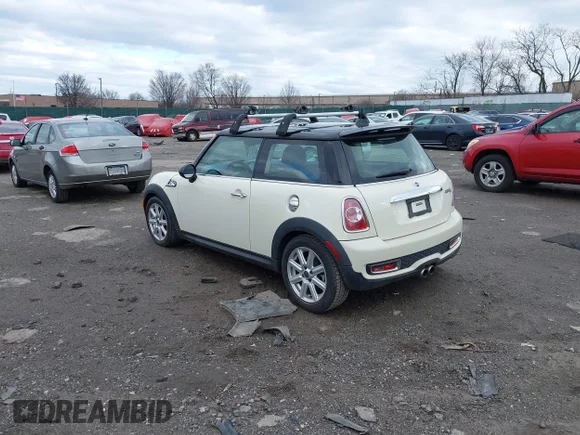 ✅ 2012 MINI Hardtop S • VIN: WMWSV3C50CT385689 • Лот: 41213795. Опубліковано раніше на IAAI з пробігом 104 873 миль. Безкоштовний доступ до архіву аукціонних продажів зі США та докладний звіт про історію автомобіля на DreamBid. Зображення 3.