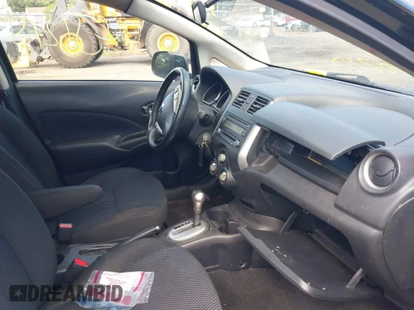 ✅ 2014 Nissan Note SV • VIN: 3N1CE2CP1EL388310 • Lot: 40161149. Wystawiony na IAAI z przebiegiem Nie podano. Bezpłatny archiwum sprzedaży aukcyjnych z USA i szczegółowy raport historii pojazdu na DreamBid. Zdjęcie 5.