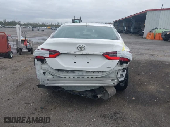 ✅ 2022 Toyota Camry LE • VIN: 4T1C11AK3NU667365 • Lot: 43821804. Wystawiony na IAAI z przebiegiem 89 138 mil. Bezpłatny archiwum sprzedaży aukcyjnych z USA i szczegółowy raport historii pojazdu na DreamBid. Zdjęcie 6.