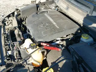 ✅ 2019 Jeep Cherokee Limited • VIN: 1C4PJMDX2KD284219 • Lot: 43486661. Wystawiony na IAAI z przebiegiem 90 000 mil. Bezpłatny archiwum sprzedaży aukcyjnych z USA i szczegółowy raport historii pojazdu na DreamBid. Zdjęcie 20.