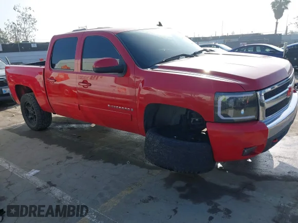 ✅ 2008 Chevrolet Silverado 1500 1LT • VIN: 2GCEC13J581295409 • Lot: 43831610. Wystawiony na IAAI z przebiegiem 213 004 mil. Bezpłatny archiwum sprzedaży aukcyjnych z USA i szczegółowy raport historii pojazdu na DreamBid. Zdjęcie 1.