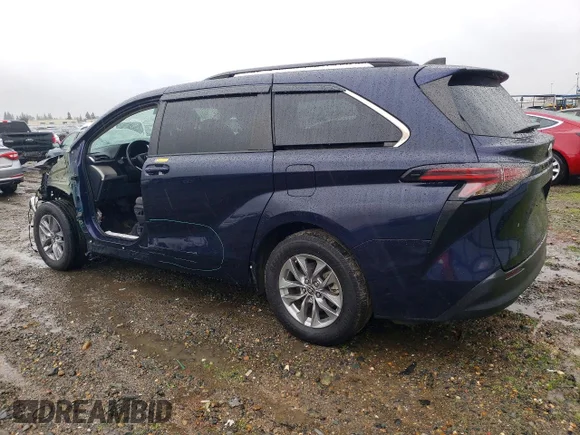 ✅ 2022 Toyota Sienna LE • VIN: 5TDBRKEC4NS131840 • Лот: 77742615. Опубліковано раніше на Copart з пробігом 77 896 миль. Безкоштовний доступ до архіву аукціонних продажів зі США та докладний звіт про історію автомобіля на DreamBid. Зображення 2.