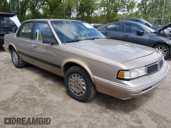 ✅ 1996 Oldsmobile Cutlass Ciera 1SA VX5 • VIN: 1G3AJ55MXT6424880 • Лот: 44978179. Опубліковано раніше на IAAI з пробігом 164 968 миль. Безкоштовний доступ до архіву аукціонних продажів зі США та докладний звіт про історію автомобіля на DreamBid. Зображення 1.