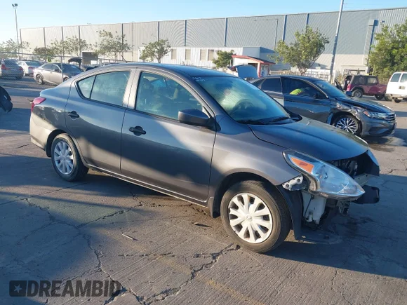 ✅ 2019 Nissan Versa S • VIN: 3N1CN7AP9KL841293 • Lot: 43495634. Wystawiony na IAAI z przebiegiem 89 488 mil. Bezpłatny archiwum sprzedaży aukcyjnych z USA i szczegółowy raport historii pojazdu na DreamBid. Zdjęcie 1.