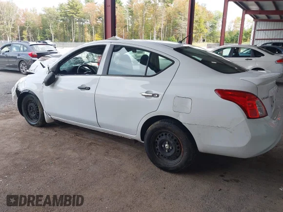 ✅ 2015 Nissan Versa S Plus • VIN: 3N1CN7APXFL871392 • Lot: 43303537. Wystawiony na IAAI z przebiegiem 53 756 mil. Bezpłatny archiwum sprzedaży aukcyjnych z USA i szczegółowy raport historii pojazdu na DreamBid. Zdjęcie 3.