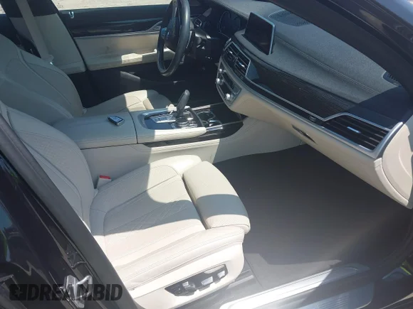 ✅ 2019 BMW 7 Series 750i • VIN: WBA7F0C51KGM25402 • Lot: 42806371. Wystawiony na IAAI z przebiegiem 56 505 mil. Bezpłatny archiwum sprzedaży aukcyjnych z USA i szczegółowy raport historii pojazdu na DreamBid. Zdjęcie 5.