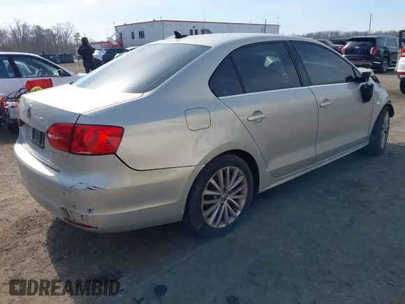 ✅ 2011 Volkswagen Jetta SEL • VIN: 3VWGX7AJ1BM313260 • Lot: 44688335. Wystawiony na IAAI z przebiegiem 138 993 mil. Bezpłatny archiwum sprzedaży aukcyjnych z USA i szczegółowy raport historii pojazdu na DreamBid. Zdjęcie 4.
