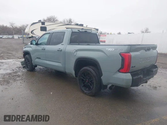 ✅ 2024 Toyota Tundra Platinum Hybrid • VIN: 5TFWC5EC7RX007257 • Lot: 44251749. Wystawiony na IAAI z przebiegiem 28 402 mil. Bezpłatny archiwum sprzedaży aukcyjnych z USA i szczegółowy raport historii pojazdu na DreamBid. Zdjęcie 3.