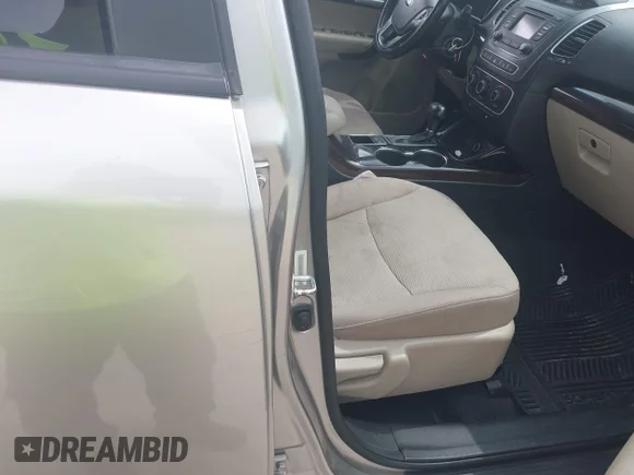 ✅ 2015 Kia Sorento LX • VIN: 5XYKT3A69FG579707 • Lot: 44923856. Wystawiony na IAAI z przebiegiem 135 833 mil. Bezpłatny archiwum sprzedaży aukcyjnych z USA i szczegółowy raport historii pojazdu na DreamBid. Zdjęcie 5.
