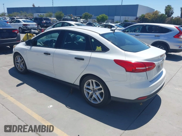 ✅ 2015 Ford Focus S • VIN: 1FADP3E2XFL306774 • Lot: 45194374. Wystawiony na IAAI z przebiegiem 107 954 mil. Bezpłatny archiwum sprzedaży aukcyjnych z USA i szczegółowy raport historii pojazdu na DreamBid. Zdjęcie 3.