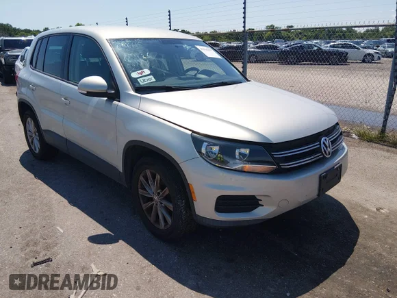 ✅ 2014 Volkswagen Tiguan S • VIN: WVGBV3AX9EW606615 • Lot: 45516379. Wystawiony na IAAI z przebiegiem 60 484 mil. Bezpłatny archiwum sprzedaży aukcyjnych z USA i szczegółowy raport historii pojazdu na DreamBid. Zdjęcie 1.