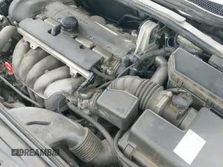 ✅ 2003 Volvo S60 2.4L • VIN: YV1RS61TX32274080 • Lot: 43376879. Wystawiony na IAAI z przebiegiem 192 653 mil. Bezpłatny archiwum sprzedaży aukcyjnych z USA i szczegółowy raport historii pojazdu na DreamBid. Zdjęcie 19.