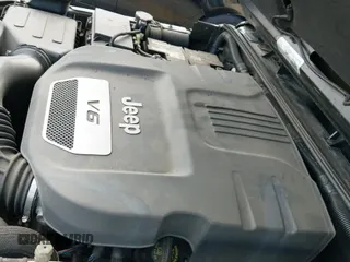 ✅ 2016 Jeep Wrangler Unlimited Sahara • VIN: 1C4BJWEG5GL257968 • Lot: 43730109. Wystawiony na IAAI z przebiegiem 124 130 mil. Bezpłatny archiwum sprzedaży aukcyjnych z USA i szczegółowy raport historii pojazdu na DreamBid. Zdjęcie 22.