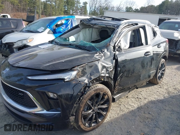 ✅ 2025 Buick Encore GX Sport Touring • VIN: KL4AMDSL0SB010777 • Lot: 44172752. Wystawiony na IAAI z przebiegiem 27 038 mil. Bezpłatny archiwum sprzedaży aukcyjnych z USA i szczegółowy raport historii pojazdu na DreamBid. Zdjęcie 6.