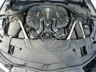 ✅ 2019 BMW 7 Series 750i • VIN: WBA7F0C50KGM25827 • Lot: 84907325. Wystawiony na Copart z przebiegiem 105 976 mil. Bezpłatny archiwum sprzedaży aukcyjnych z USA i szczegółowy raport historii pojazdu na DreamBid. Zdjęcie 13.