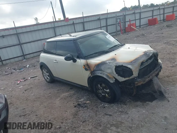 ✅ 2010 MINI Hardtop • VIN: WMWMF3C54ATZ21885 • Лот: 44503063. Опубликован ранее на IAAI с пробегом Не указан. Бесплатный доступ к архиву аукционных продаж из США и подробный отчёт об истории автомобиля на DreamBid. Изображение 1.