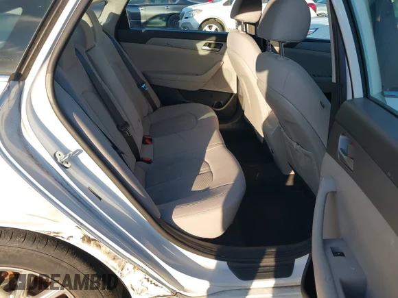✅ 2018 Hyundai Sonata SE • VIN: 5NPE24AF3JH679132 • Lot: 44104743. Wystawiony na IAAI z przebiegiem 67 645 mil. Bezpłatny archiwum sprzedaży aukcyjnych z USA i szczegółowy raport historii pojazdu na DreamBid. Zdjęcie 8.