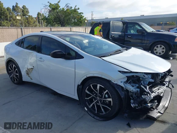 ✅ 2024 Toyota Prius SE • VIN: JTDACACU9R3023174 • Лот: 42498238. Опубликован ранее на IAAI с пробегом 4 836 миль. Бесплатный доступ к архиву аукционных продаж из США и подробный отчёт об истории автомобиля на DreamBid. Изображение 1.