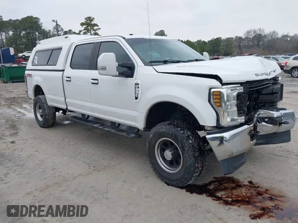 ✅ 2019 Ford F-250 Lariat • VIN: 1FT7W2B65KEG86083 • Lot: 44294081. Wystawiony na IAAI z przebiegiem 104 998 mil. Bezpłatny archiwum sprzedaży aukcyjnych z USA i szczegółowy raport historii pojazdu na DreamBid. Zdjęcie 1.