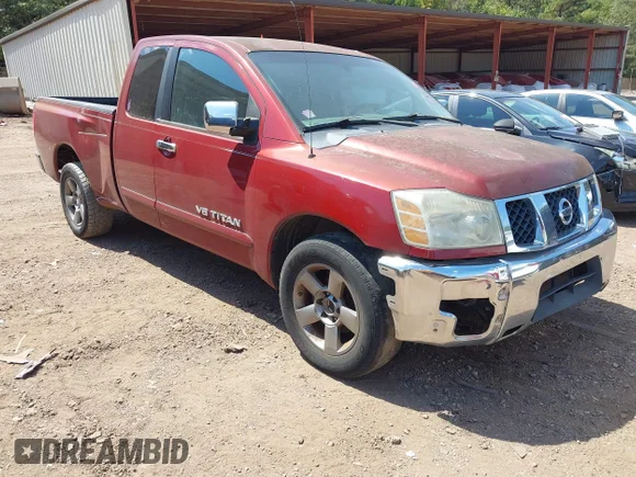 ✅ 2005 Nissan Titan SE • VIN: 1N6BA06A75N526963 • Лот: 43200646. Опубліковано раніше на IAAI з пробігом 260 112 миль. Безкоштовний доступ до архіву аукціонних продажів зі США та докладний звіт про історію автомобіля на DreamBid. Зображення 1.