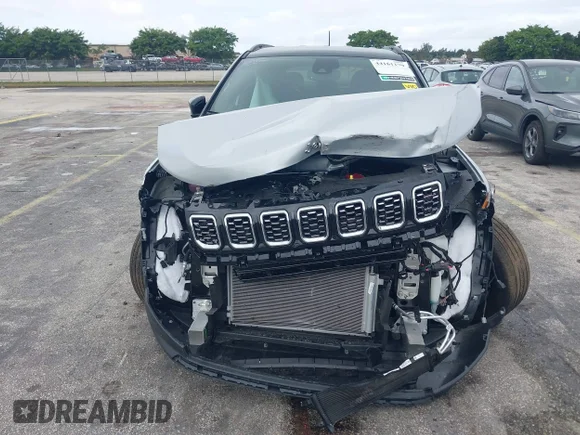 ✅ 2026 Jeep Compass Limited Altitude • VIN: 3C4NJDCN1TT178699 • Лот: 44161179. Опубліковано раніше на IAAI з пробігом 5 389 миль. Безкоштовний доступ до архіву аукціонних продажів зі США та докладний звіт про історію автомобіля на DreamBid. Зображення 6.