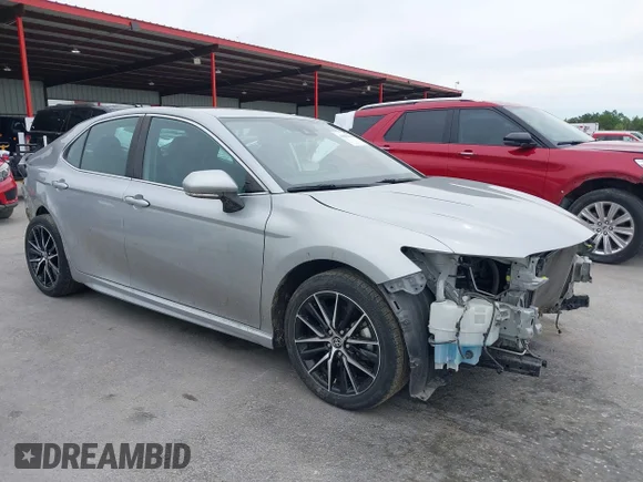 ✅ 2022 Toyota Camry SE • VIN: 4T1G11AKXNU498561 • Lot: 44805604. Wystawiony na IAAI z przebiegiem 105 797 mil. Bezpłatny archiwum sprzedaży aukcyjnych z USA i szczegółowy raport historii pojazdu na DreamBid. Zdjęcie 1.