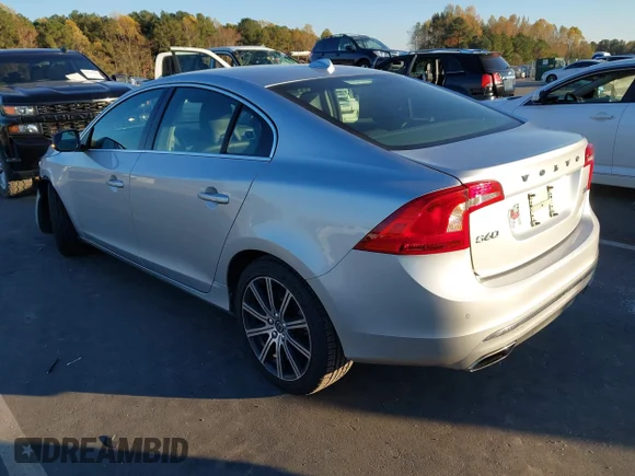 ✅ 2018 Volvo S60 Inscription • VIN: LYV402HK8JB172154 • Lot: 43633368. Wystawiony na IAAI z przebiegiem 85 019 mil. Bezpłatny archiwum sprzedaży aukcyjnych z USA i szczegółowy raport historii pojazdu na DreamBid. Zdjęcie 3.