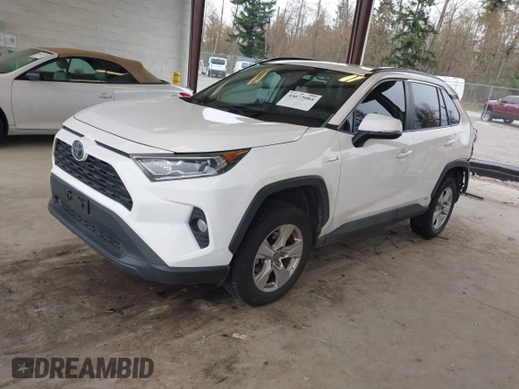 ✅ 2020 Toyota RAV4 Hybrid XLE • VIN: 2T3RWRFVXLW089816 • Lot: 44673084. Wystawiony na IAAI z przebiegiem 142 327 mil. Bezpłatny archiwum sprzedaży aukcyjnych z USA i szczegółowy raport historii pojazdu na DreamBid. Zdjęcie 2.