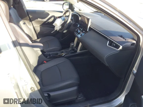 ✅ 2025 Toyota Corolla Cross XLE • VIN: 7MUDAAAG7SV129925 • Lot: 44408082. Wystawiony na IAAI z przebiegiem 10 726 mil. Bezpłatny archiwum sprzedaży aukcyjnych z USA i szczegółowy raport historii pojazdu na DreamBid. Zdjęcie 5.