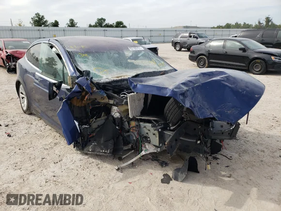 ✅ 2019 Tesla Model X 75D • VIN: 5YJXCBE26KF155250 • Лот: 62109751. Опубліковано раніше на Copart з пробігом 21 479 миль. Безкоштовний доступ до архіву аукціонних продажів зі США та докладний звіт про історію автомобіля на DreamBid. Зображення 1.