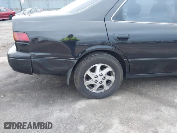 ✅ 1997 Toyota Camry LE • VIN: 4T1BF22K4VU025321 • Lot: 43786085. Wystawiony na IAAI z przebiegiem 237 839 mil. Bezpłatny archiwum sprzedaży aukcyjnych z USA i szczegółowy raport historii pojazdu na DreamBid. Zdjęcie 6.
