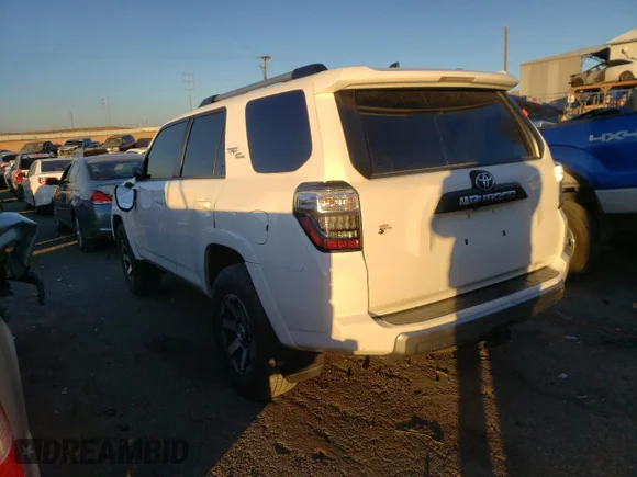 ✅ 2018 Toyota 4Runner SR5 • VIN: JTEBU5JR2J5610053 • Lot: 70200402. Wystawiony na Copart z przebiegiem 70 841 mil. Bezpłatny archiwum sprzedaży aukcyjnych z USA i szczegółowy raport historii pojazdu na DreamBid. Zdjęcie 2.
