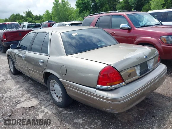 ✅ 2002 Ford Crown Victoria LX • VIN: 2FAFP74W52X112493 • Lot: 42197164. Wystawiony na IAAI z przebiegiem 103 941 mil. Bezpłatny archiwum sprzedaży aukcyjnych z USA i szczegółowy raport historii pojazdu na DreamBid. Zdjęcie 3.