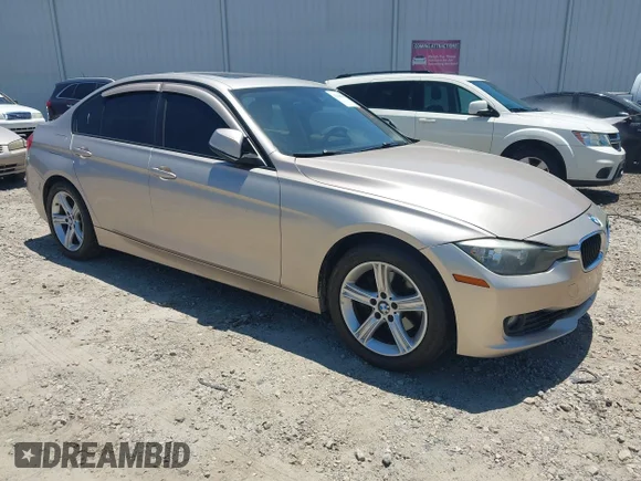 ✅ 2013 BMW 3 Series 328i • VIN: WBA3A5G53DNP21301 • Lot: 45290041. Wystawiony na IAAI z przebiegiem 105 237 mil. Bezpłatny archiwum sprzedaży aukcyjnych z USA i szczegółowy raport historii pojazdu na DreamBid. Zdjęcie 1.
