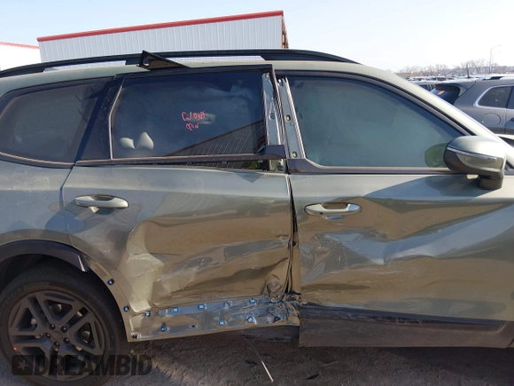 ✅ 2025 Kia Telluride EX X-Pro • VIN: 5XYP3DGC3SG706373 • Lot: 44013247. Wystawiony na IAAI z przebiegiem 1 408 mil. Bezpłatny archiwum sprzedaży aukcyjnych z USA i szczegółowy raport historii pojazdu na DreamBid. Zdjęcie 6.