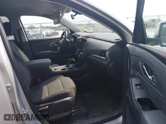 ✅ 2020 Chevrolet Traverse LT Cloth • VIN: 1GNERGKWXLJ123719 • Lot: 45238276. Wystawiony na IAAI z przebiegiem 108 567 mil. Bezpłatny archiwum sprzedaży aukcyjnych z USA i szczegółowy raport historii pojazdu na DreamBid. Zdjęcie 5.