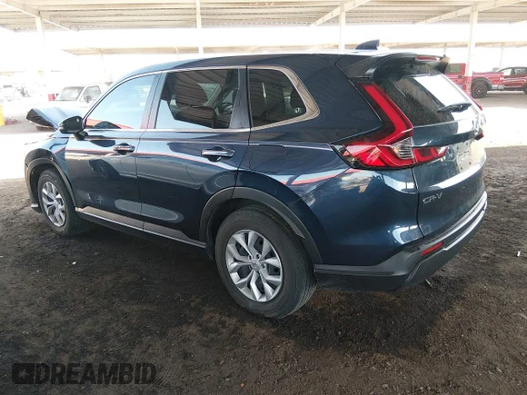 ✅ 2023 Honda CR-V LX • VIN: 5J6RS3H22PL002232 • Lot: 44737133. Wystawiony na IAAI z przebiegiem 29 572 mil. Bezpłatny archiwum sprzedaży aukcyjnych z USA i szczegółowy raport historii pojazdu na DreamBid. Zdjęcie 3.
