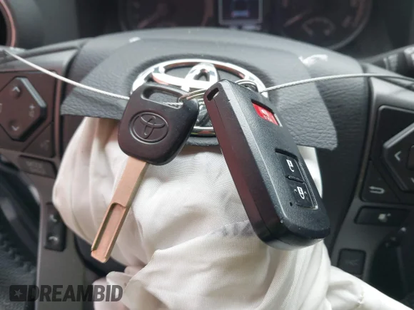 ✅ 2023 Toyota Tacoma SR • VIN: 3TMCZ5AN8PM643374 • Lot: 44925739. Wystawiony na IAAI z przebiegiem 29 885 mil. Bezpłatny archiwum sprzedaży aukcyjnych z USA i szczegółowy raport historii pojazdu na DreamBid. Zdjęcie 11.
