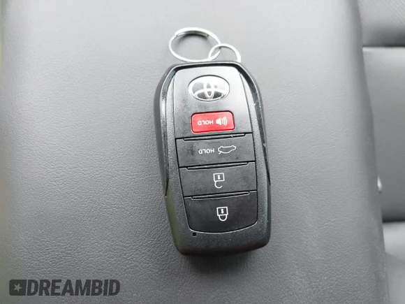 ✅ 2023 Toyota Crown Platinum • VIN: JTDAFAAF6P3001528 • Lot: 42465089. Wystawiony na IAAI z przebiegiem 40 967 mil. Bezpłatny archiwum sprzedaży aukcyjnych z USA i szczegółowy raport historii pojazdu na DreamBid. Zdjęcie 11.