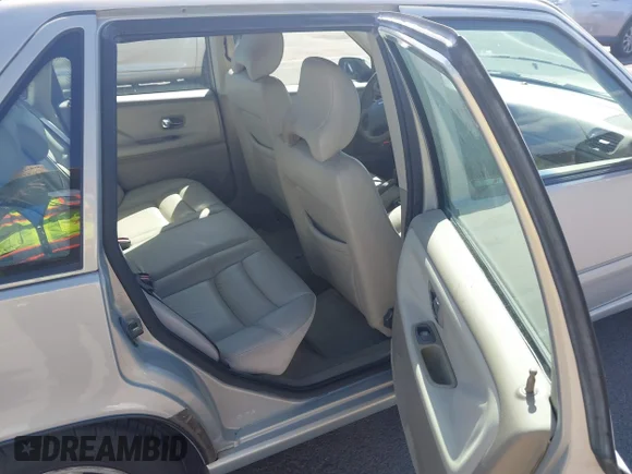 ✅ 2000 Volvo S70 • VIN: YV1LS61J9Y2639554 • Лот: 44383907. Опубліковано раніше на IAAI з пробігом Не вказано. Безкоштовний доступ до архіву аукціонних продажів зі США та докладний звіт про історію автомобіля на DreamBid. Зображення 8.