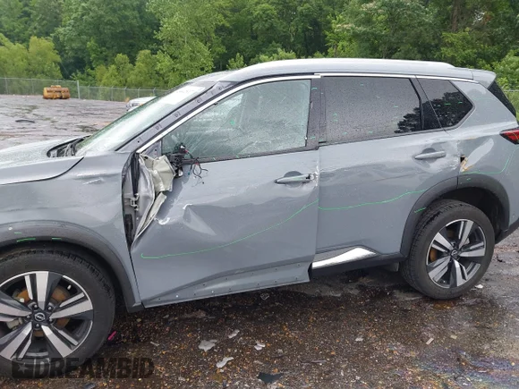 ✅ 2023 Nissan Rogue SL • VIN: 5N1BT3CB5PC800425 • Lot: 45012617. Wystawiony na IAAI z przebiegiem 93 261 mil. Bezpłatny archiwum sprzedaży aukcyjnych z USA i szczegółowy raport historii pojazdu na DreamBid. Zdjęcie 6.