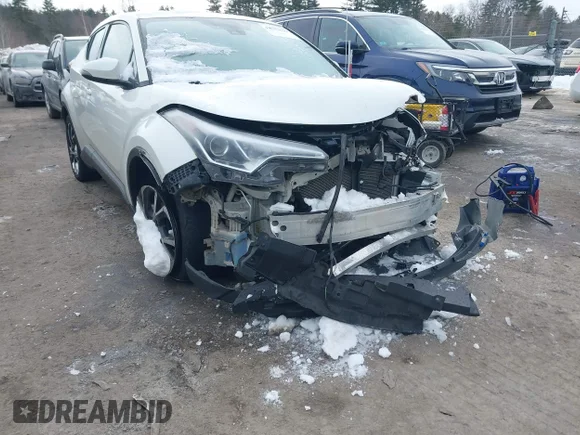 ✅ 2019 Toyota C-HR LE • VIN: NMTKHMBX0KR100665 • Lot: 44313609. Wystawiony na IAAI z przebiegiem 141 247 mil. Bezpłatny archiwum sprzedaży aukcyjnych z USA i szczegółowy raport historii pojazdu na DreamBid. Zdjęcie 6.