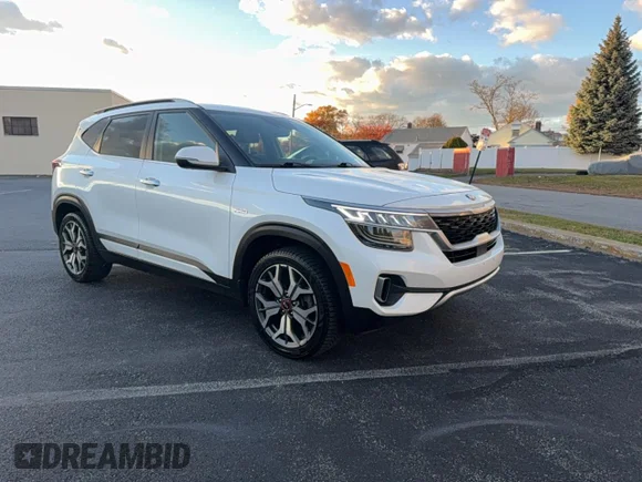 ✅ 2021 Kia Seltos SX • VIN: KNDETCA25M7184301 • Лот: 92098235. Опубліковано раніше на Copart з пробігом 172 958 миль. Безкоштовний доступ до архіву аукціонних продажів зі США та докладний звіт про історію автомобіля на DreamBid. Зображення 1.