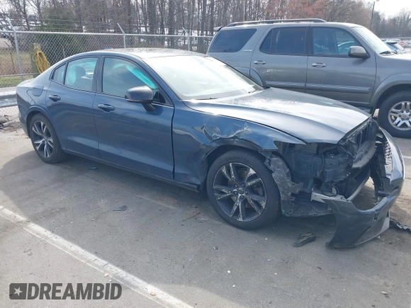 ✅ 2019 Volvo S60 R-Design • VIN: 7JR102FM9KG006370 • Lot: 44517980. Wystawiony na IAAI z przebiegiem 70 077 mil. Bezpłatny archiwum sprzedaży aukcyjnych z USA i szczegółowy raport historii pojazdu na DreamBid. Zdjęcie 1.