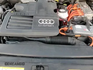 ✅ 2018 Audi A3 e-tron Sportback Premium Plus • VIN: WAUTPBFF5JA113967 • Лот: 94495115. Опубликован ранее на Copart с пробегом 80 479 миль. Бесплатный доступ к архиву аукционных продаж из США и подробный отчёт об истории автомобиля на DreamBid. Изображение 15.