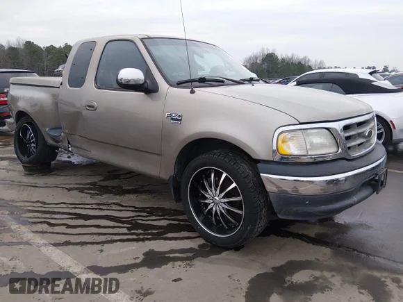 ✅ 2001 Ford F-150 XL • VIN: 2FTRX07W41CA86520 • Lot: 44440114. Listed on IAAI with 236,757 mi. Free auction sales archive from the USA and detailed vehicle history report at DreamBid. Image 1.