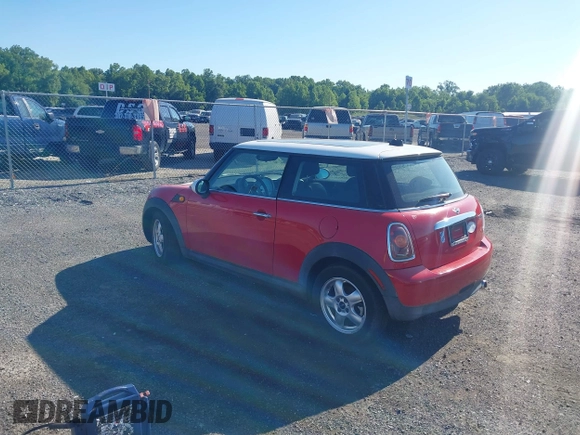 ✅ 2009 MINI Hardtop • VIN: WMWMF33559TW76820 • Lot: 45240109. Wystawiony na IAAI z przebiegiem 59 959 mil. Bezpłatny archiwum sprzedaży aukcyjnych z USA i szczegółowy raport historii pojazdu na DreamBid. Zdjęcie 3.